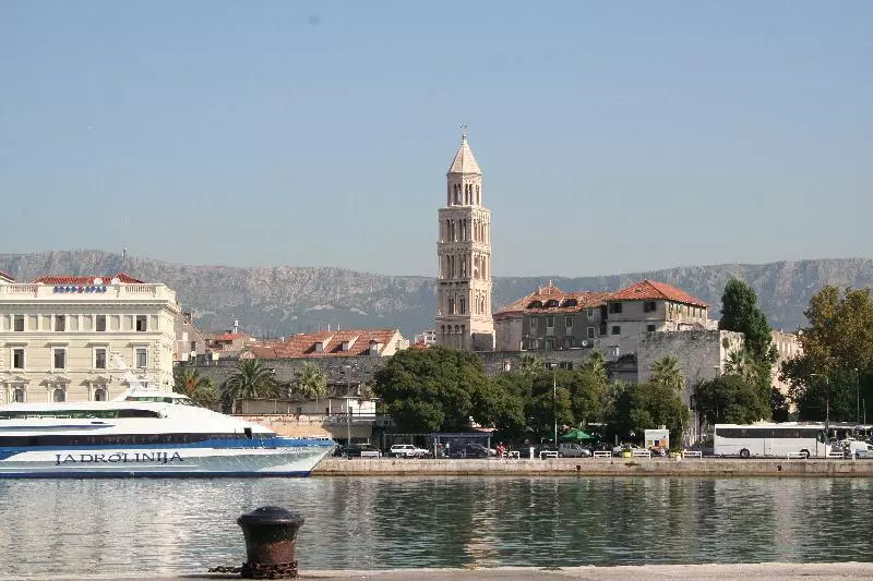 Split (c) Dago