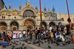Markusplatz mit Touristen