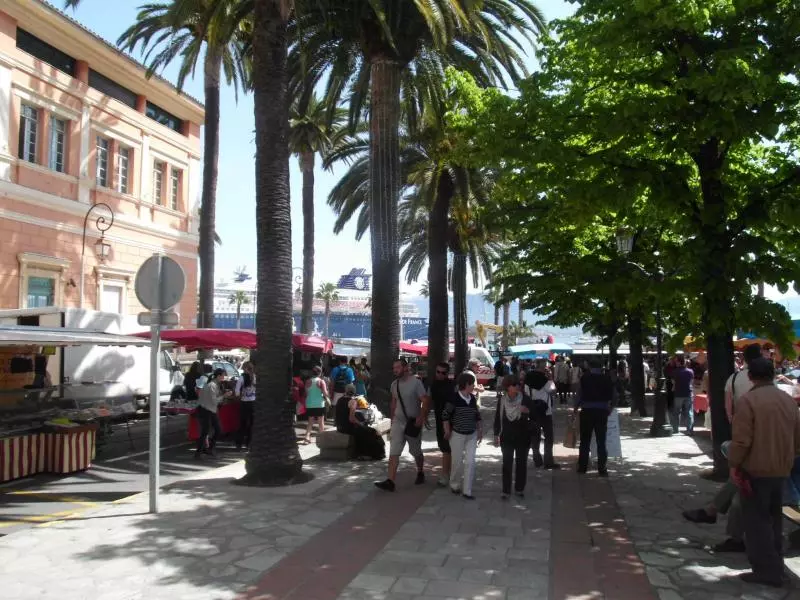 Ajaccio (c) neandertours
