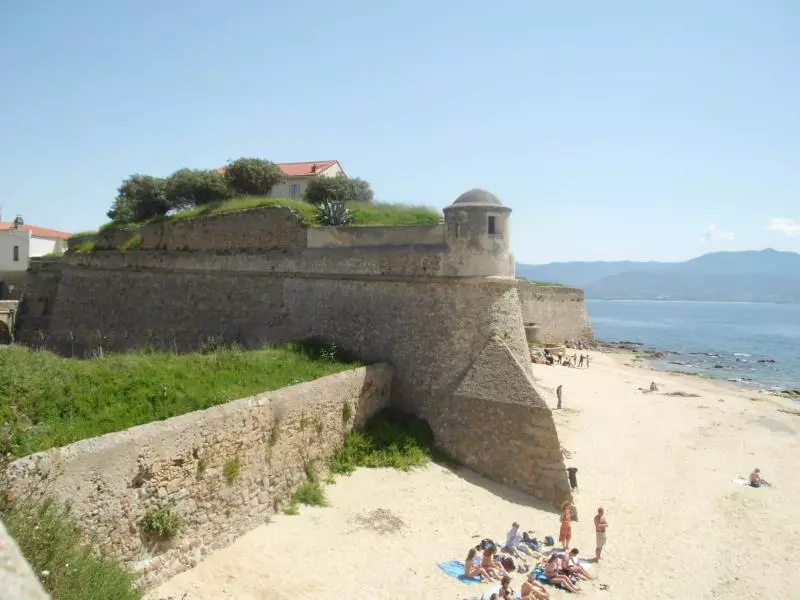 Ajaccio (c) neandertours
